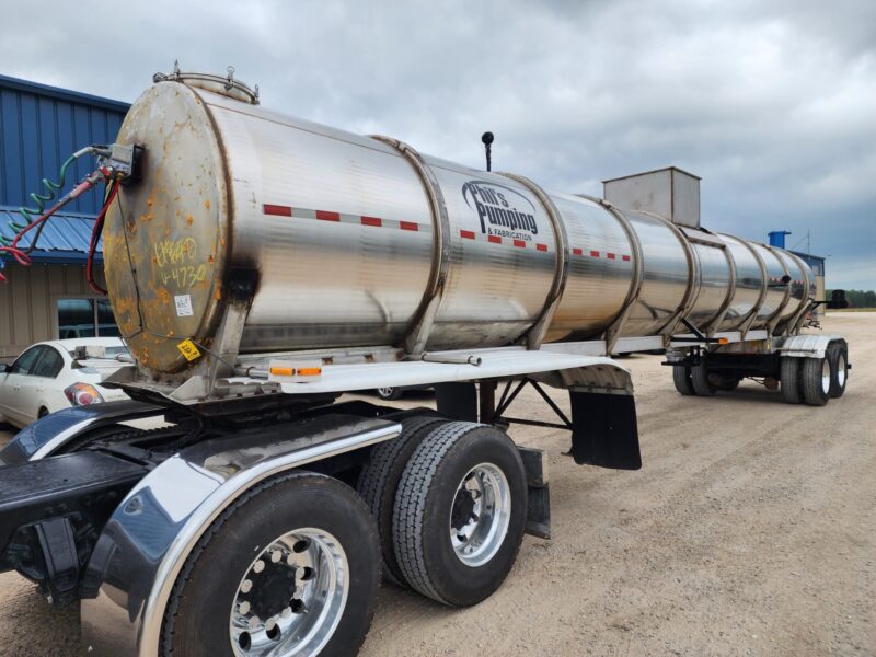 U-4730 2004 West-Mark 6400 Gallon Stainless Steel Semi Tanker