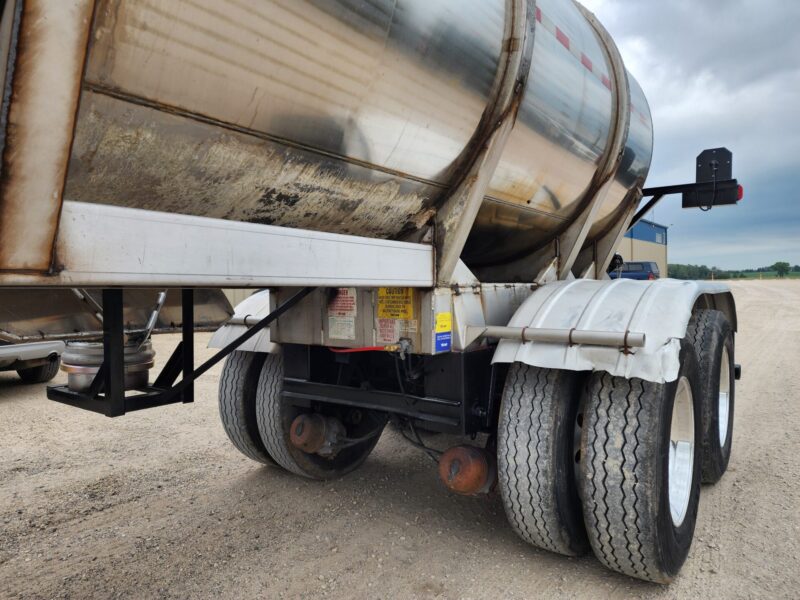 U-4730 2004 West-Mark 6400 Gallon Stainless Steel Semi Tanker