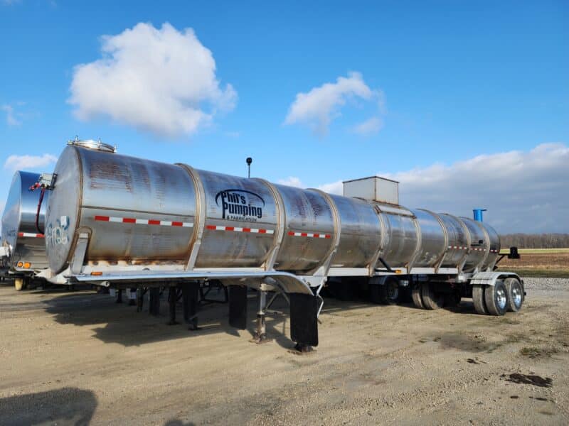 U-4726 1990 West-Mark 6700 Gallon Stainless Steel Semi Tanker