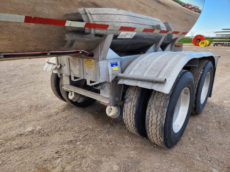 U-4748 2006 West-Mark 6400 Gallon Stainless Steel Semi Tanker