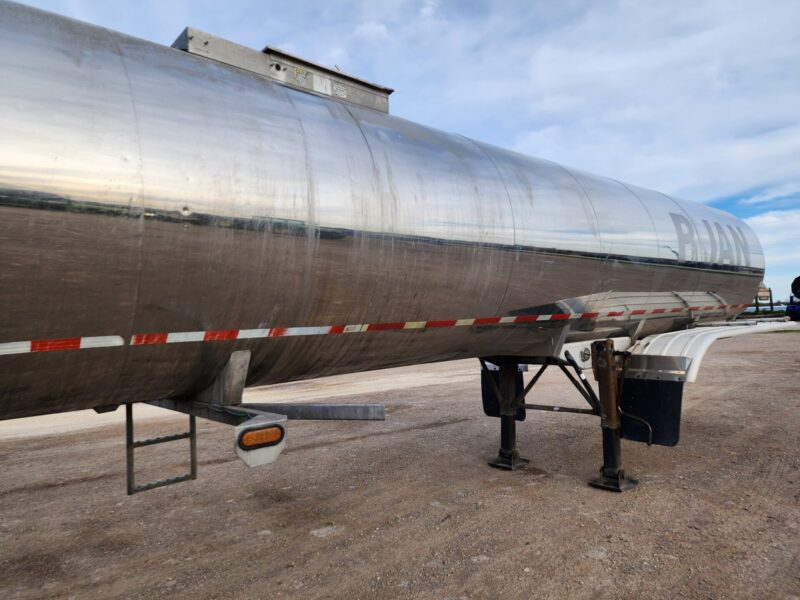 U-4748 2006 West-Mark 6400 Gallon Stainless Steel Semi Tanker