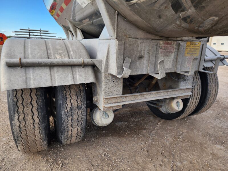 U-4748 2006 West-Mark 6400 Gallon Stainless Steel Semi Tanker