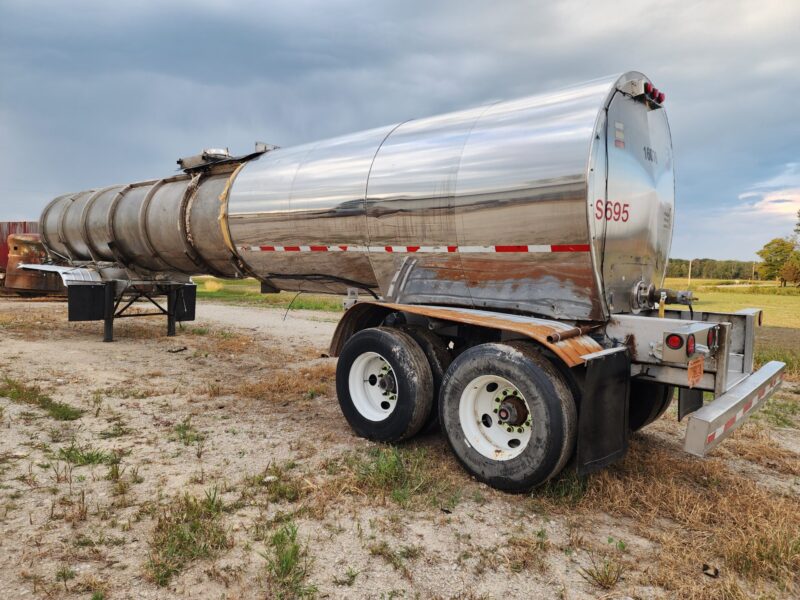 U-275 1987 Brenner 6200 Gallon Stainless Steel Semi Tanker