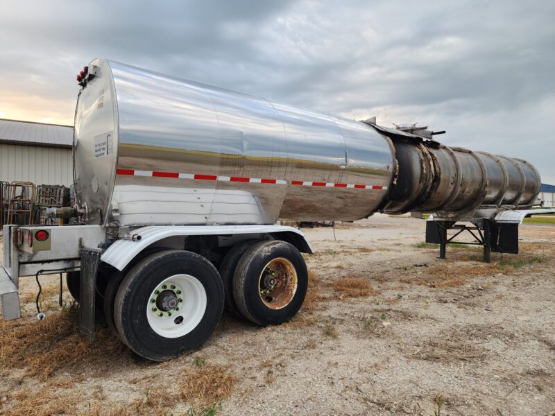 U-275 1987 Brenner 6200 Gallon Stainless Steel Semi Tanker