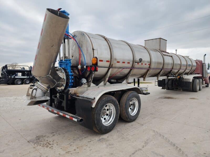 U-4748 2006 West-Mark 6400 Gallon Stainless Steel Semi Tanker