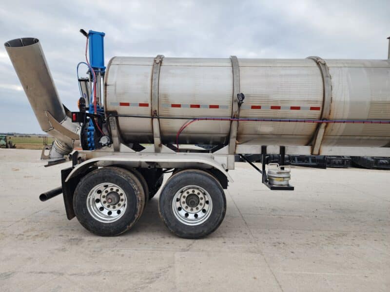 U-4748 2006 West-Mark 6400 Gallon Stainless Steel Semi Tanker