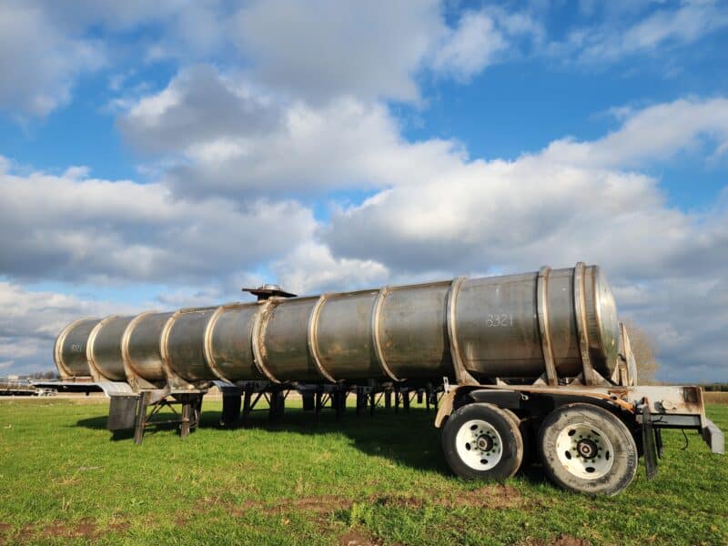 U-275 1987 Brenner 6200 Gallon Stainless Steel Semi Tanker