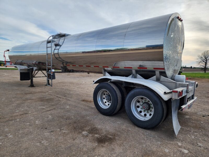 U-4748 2006 West-Mark 6400 Gallon Stainless Steel Semi Tanker