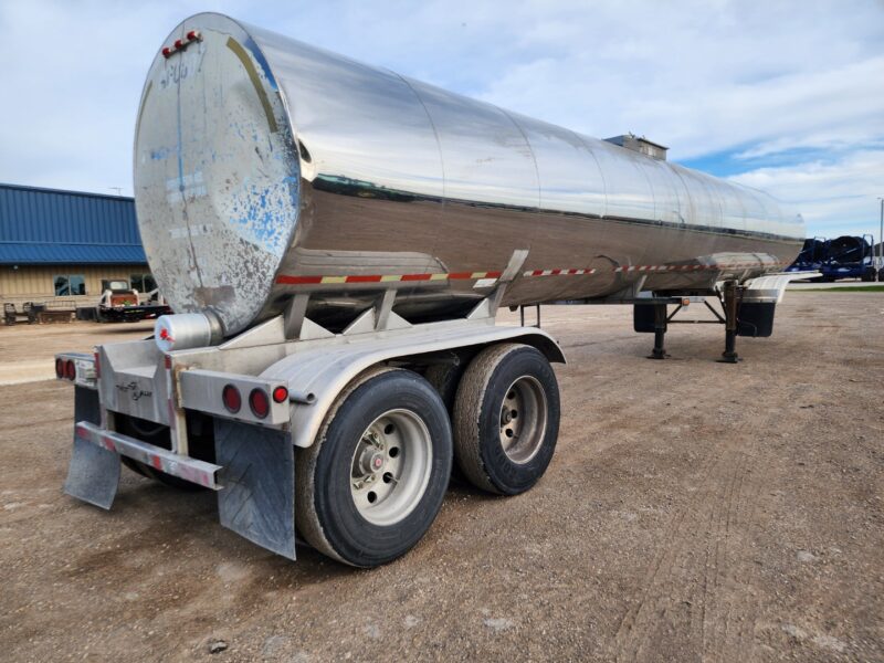 U-4748 2006 West-Mark 6400 Gallon Stainless Steel Semi Tanker