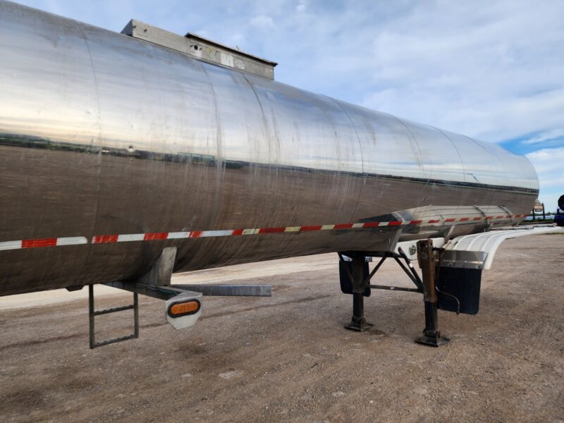 U-4748 2006 West-Mark 6400 Gallon Stainless Steel Semi Tanker