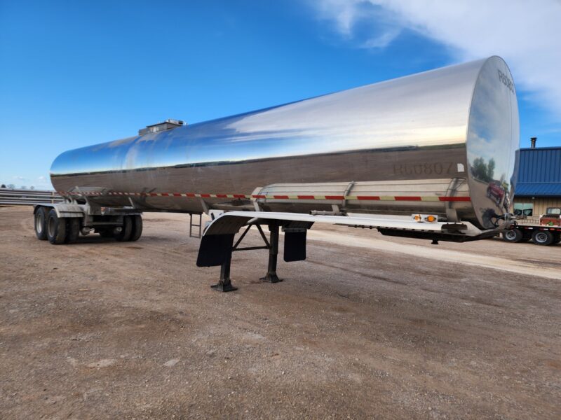 U-4748 2006 West-Mark 6400 Gallon Stainless Steel Semi Tanker