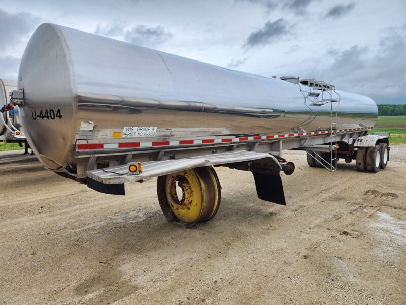 U-4404 1979 Walker 6000 Gallon Stainless Steel Semi Tanker