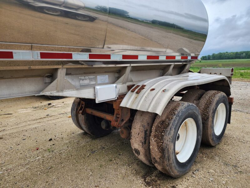 U-4404 1979 Walker 6000 Gallon Stainless Steel Semi Tanker