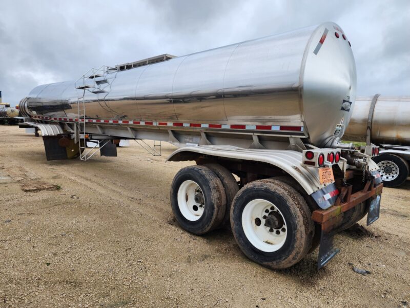 U-4404 1979 Walker 6000 Gallon Stainless Steel Semi Tanker