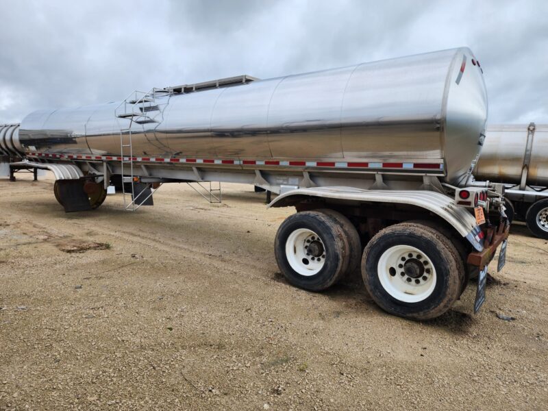 U-4404 1979 Walker 6000 Gallon Stainless Steel Semi Tanker