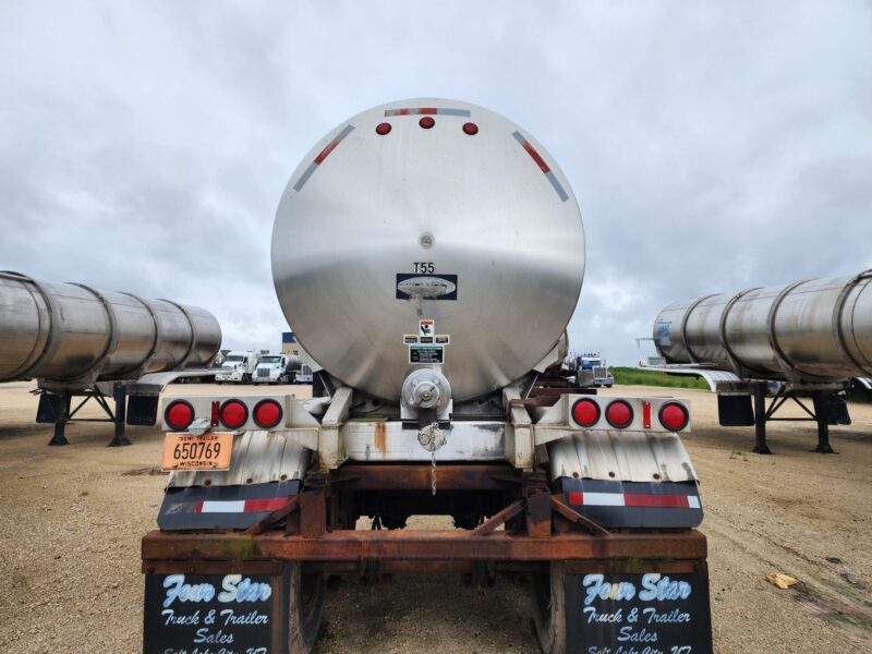 U-4404 1979 Walker 6000 Gallon Stainless Steel Semi Tanker