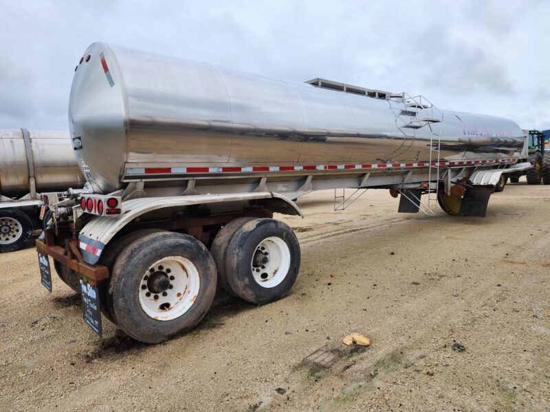 U-4404 1979 Walker 6000 Gallon Stainless Steel Semi Tanker