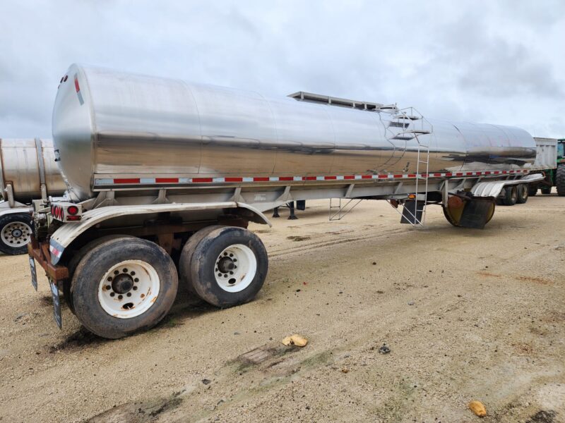 U-4404 1979 Walker 6000 Gallon Stainless Steel Semi Tanker