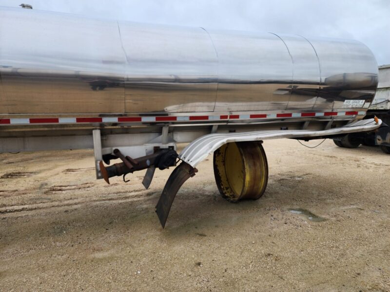 U-4404 1979 Walker 6000 Gallon Stainless Steel Semi Tanker