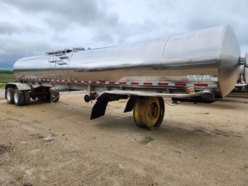 U-4404 1979 Walker 6000 Gallon Stainless Steel Semi Tanker