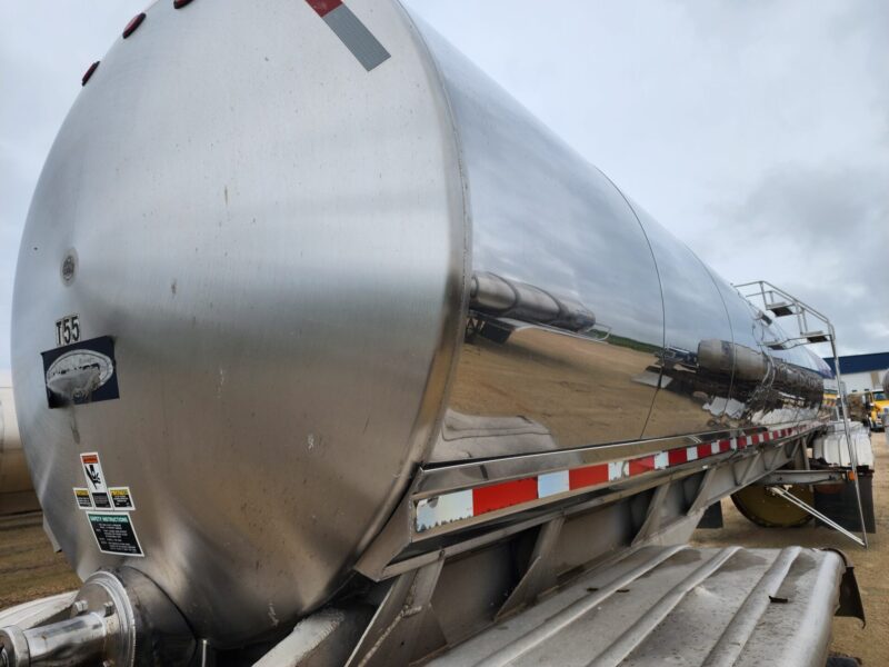 U-4404 1979 Walker 6000 Gallon Stainless Steel Semi Tanker