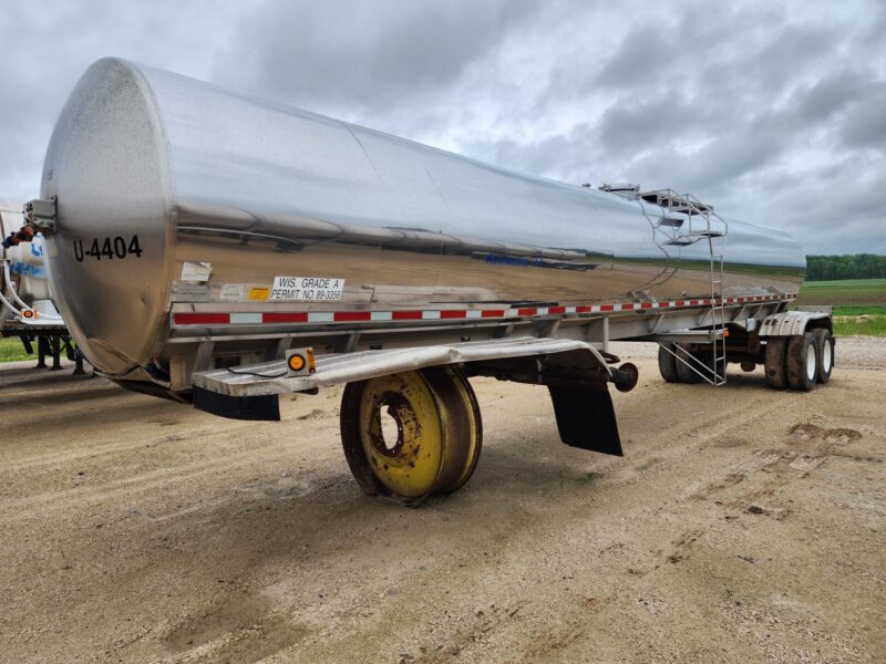 U-4404 1979 Walker 6000 Gallon Stainless Steel Semi Tanker