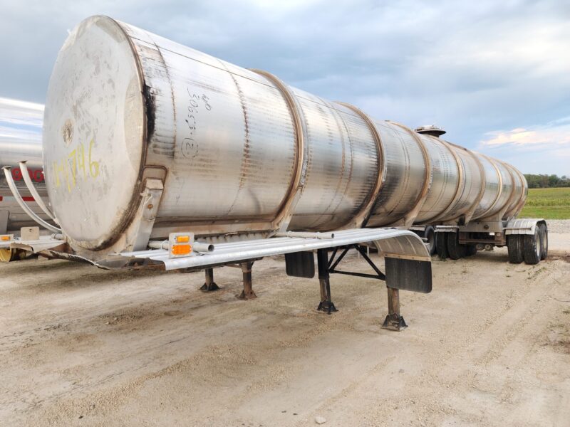 U-4746 1996 West-Mark 6700 Gallon Stainless Steel Semi Tanker