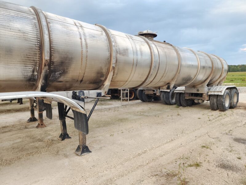 U-4746 1996 West-Mark 6700 Gallon Stainless Steel Semi Tanker