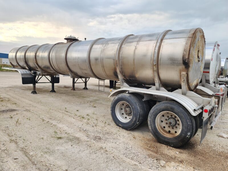 U-4746 1996 West-Mark 6700 Gallon Stainless Steel Semi Tanker