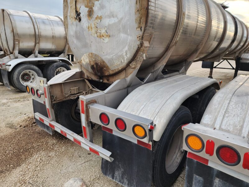 U-4746 1996 West-Mark 6700 Gallon Stainless Steel Semi Tanker