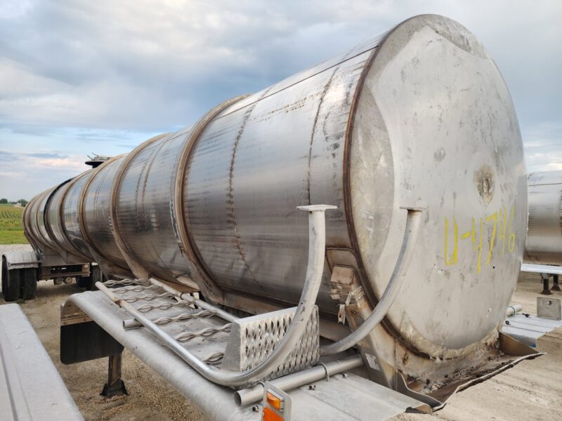 U-4746 1996 West-Mark 6700 Gallon Stainless Steel Semi Tanker