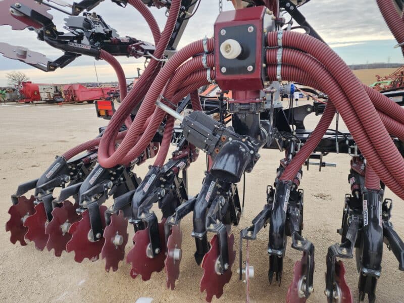 NEW 28′ ZML Toolbar w. 14 Red Viper Gen 4 Row Units