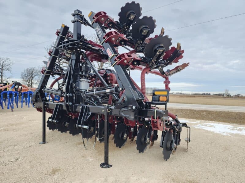 NEW 28′ ZML Toolbar w. 14 Red Viper Gen 4 Row Units