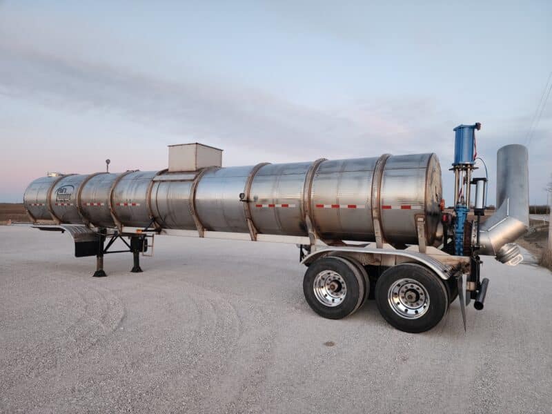 U-4746 1996 West-Mark 6700 Gallon Stainless Steel Semi Tanker