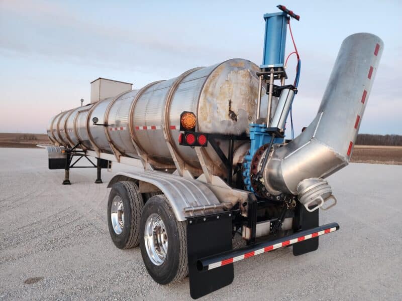 U-4746 1996 West-Mark 6700 Gallon Stainless Steel Semi Tanker