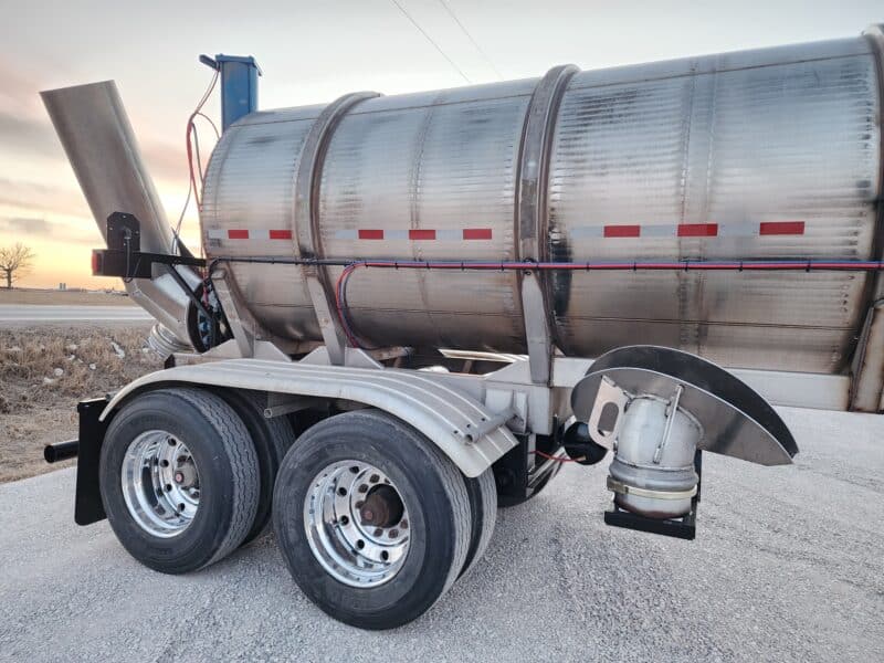 U-4746 1996 West-Mark 6700 Gallon Stainless Steel Semi Tanker