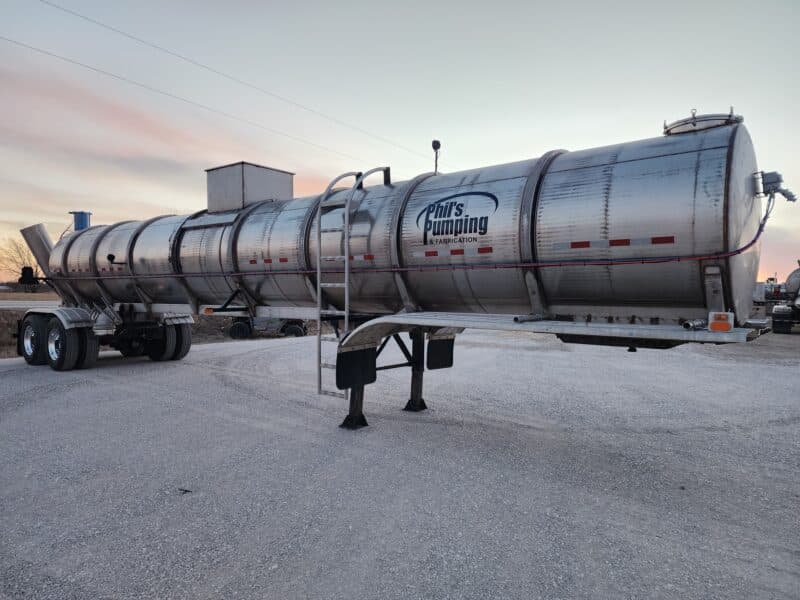 U-4746 1996 West-Mark 6700 Gallon Stainless Steel Semi Tanker