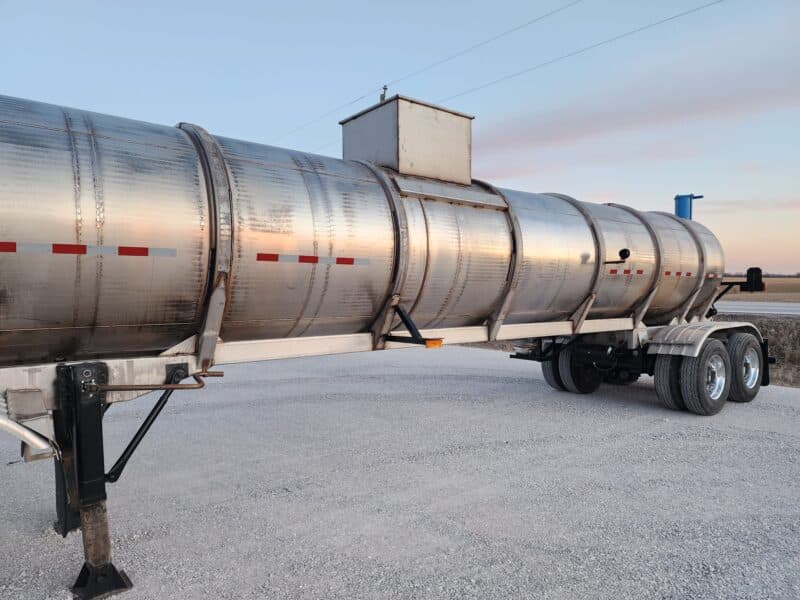 U-4746 1996 West-Mark 6700 Gallon Stainless Steel Semi Tanker