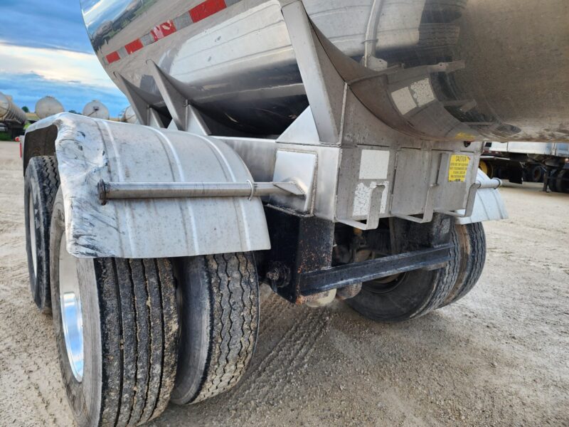 U-4752 1998 West-Mark 6700 Gallon Stainless Steel Semi Tanker