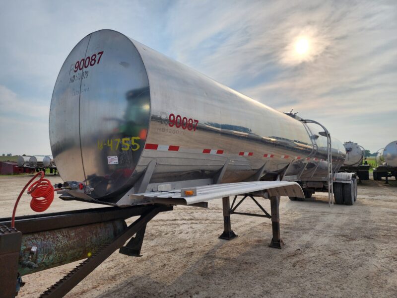 U-4755 1989 West-Mark 6700 Gallon Stainless Steel Semi Tanker