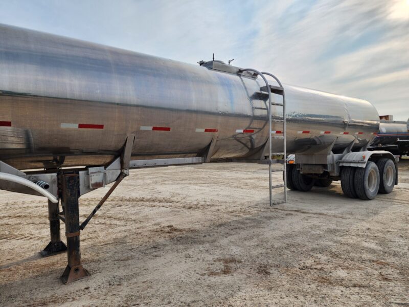 U-4755 1989 West-Mark 6700 Gallon Stainless Steel Semi Tanker