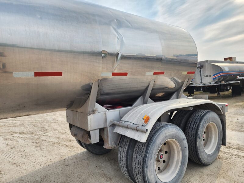 U-4755 1989 West-Mark 6700 Gallon Stainless Steel Semi Tanker