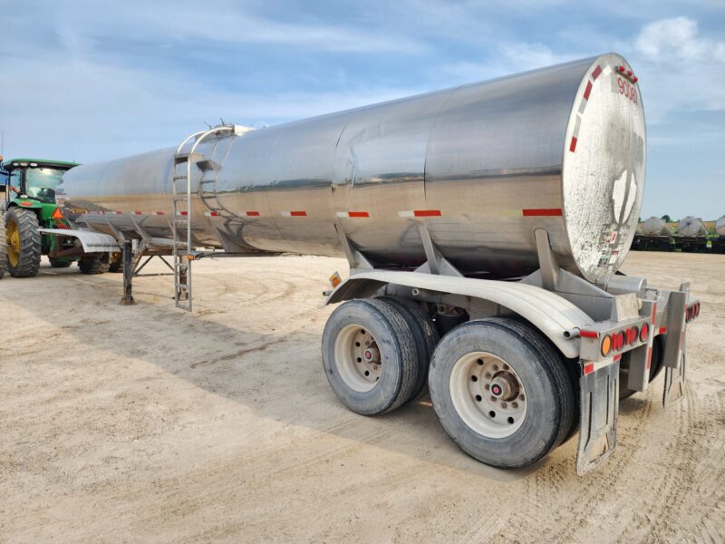 U-4755 1989 West-Mark 6700 Gallon Stainless Steel Semi Tanker