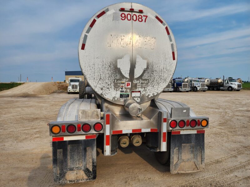 U-4755 1989 West-Mark 6700 Gallon Stainless Steel Semi Tanker