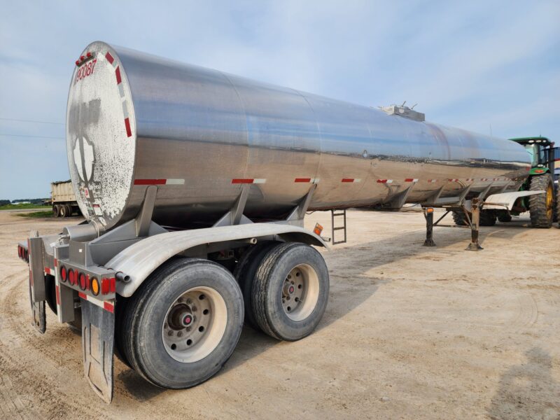 U-4755 1989 West-Mark 6700 Gallon Stainless Steel Semi Tanker