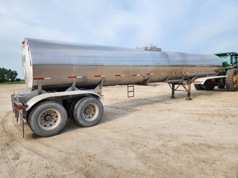 U-4755 1989 West-Mark 6700 Gallon Stainless Steel Semi Tanker