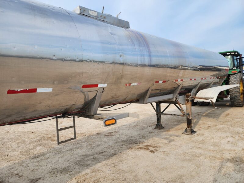 U-4755 1989 West-Mark 6700 Gallon Stainless Steel Semi Tanker