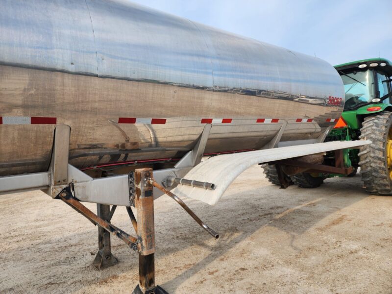 U-4755 1989 West-Mark 6700 Gallon Stainless Steel Semi Tanker