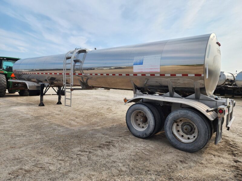 U-4740 2001 West-Mark 6700 Gallon Stainless Steel Semi Tanker