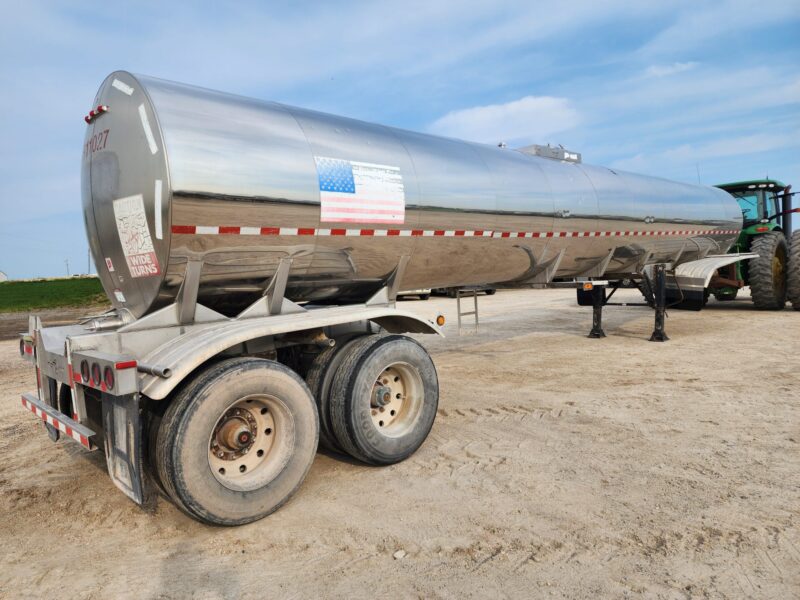 U-4740 2001 West-Mark 6700 Gallon Stainless Steel Semi Tanker